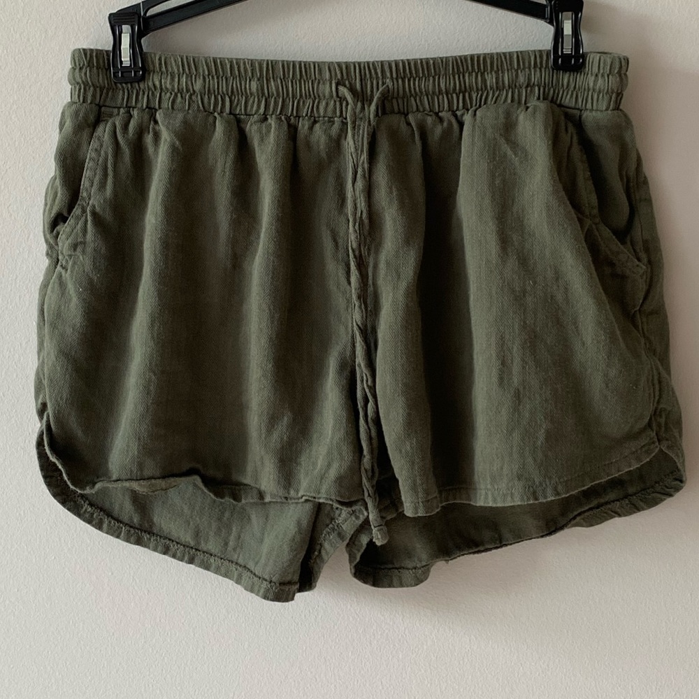 Fashionable Cargo Design Shorts